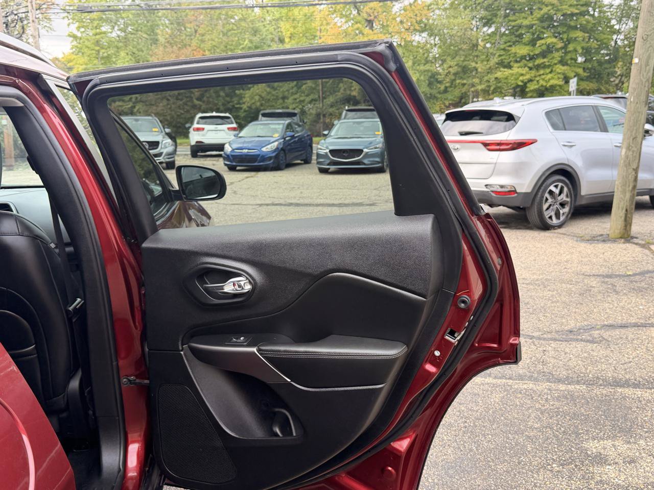 Used 2019 Jeep Cherokee Limited AWD/4WD image 21