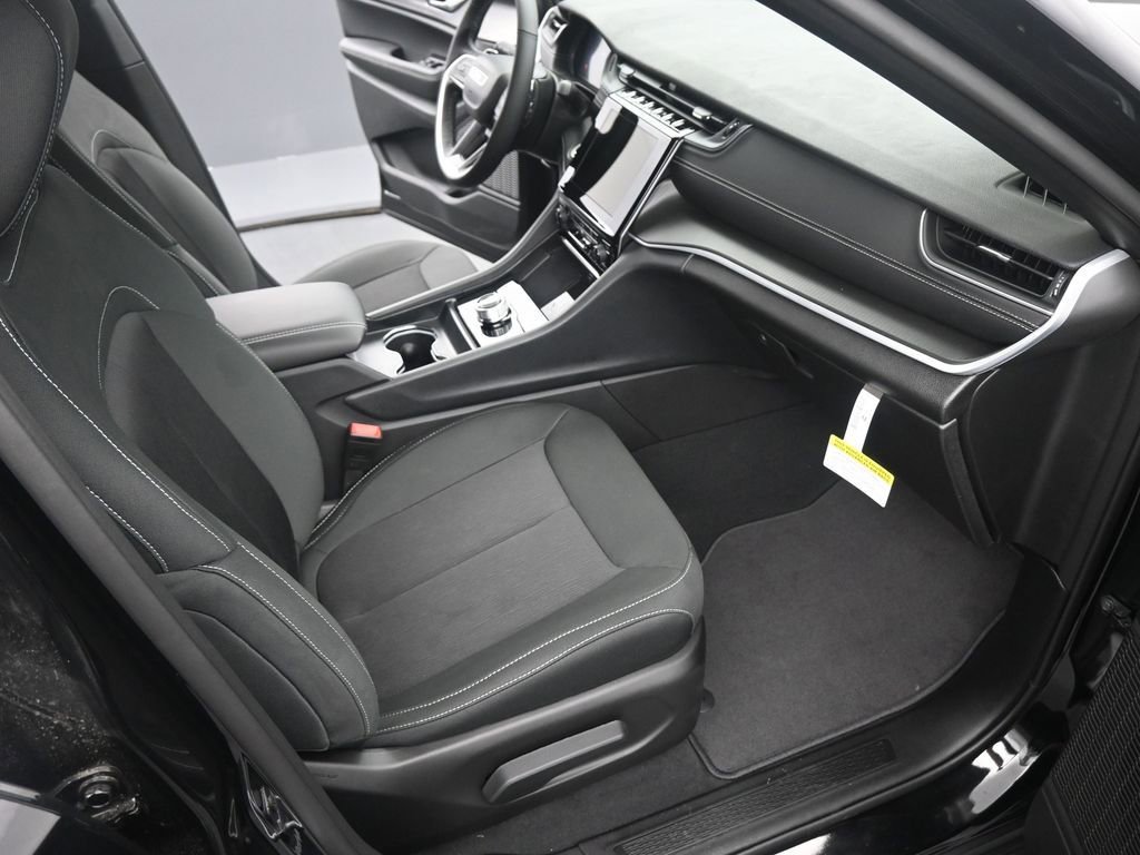 New 2025 Jeep Grand Cherokee L Laredo w/ Luxury Tech Group I image 19