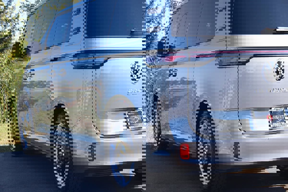Used 2025 Volkswagen ID. Buzz Pro S image 29