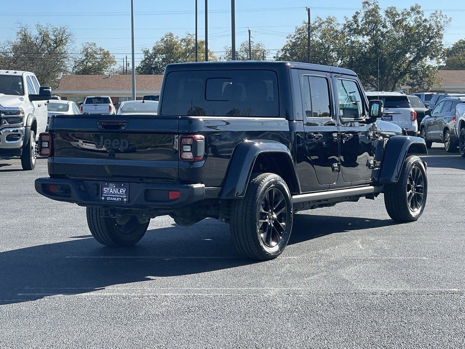 Used 2023 Jeep Gladiator Overland image 8
