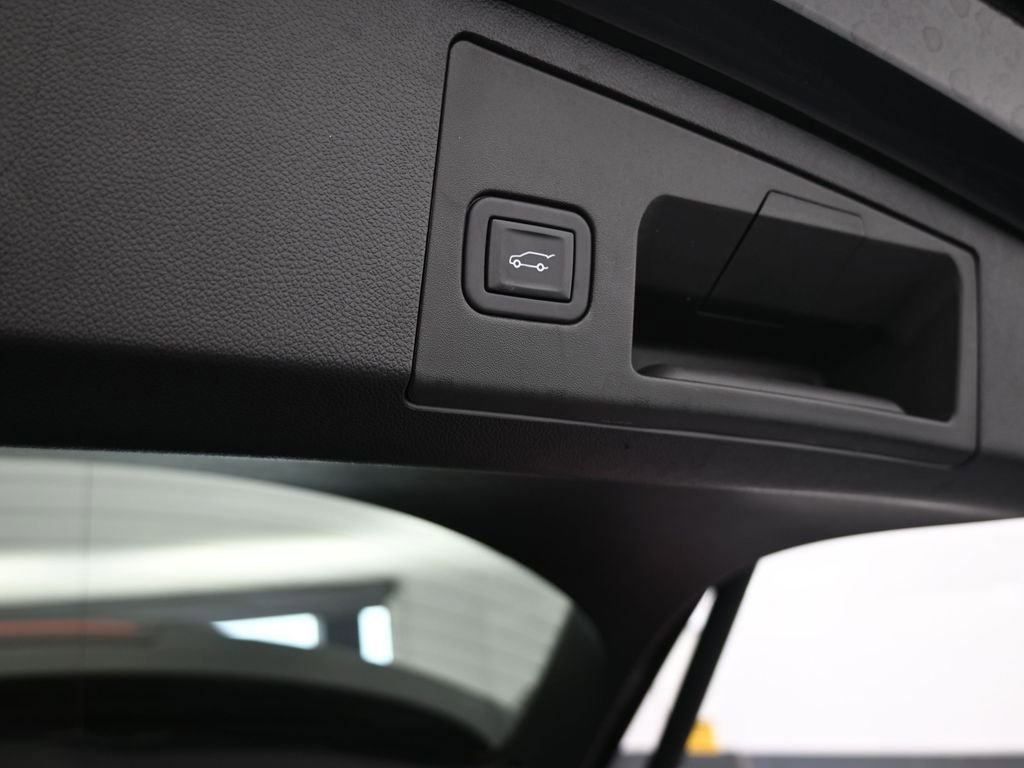 Used 2024 Cadillac XT4 Premium Luxury image 44