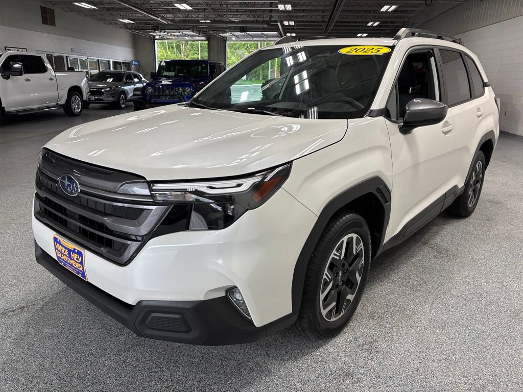 Used 2025 Subaru Forester Premium AWD/4WD image 3
