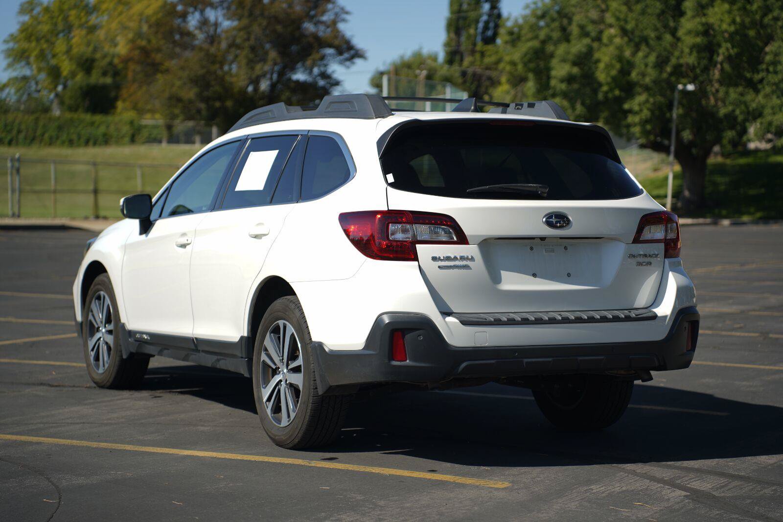 Used 2018 Subaru Outback 3.6R Limited AWD/4WD image 3