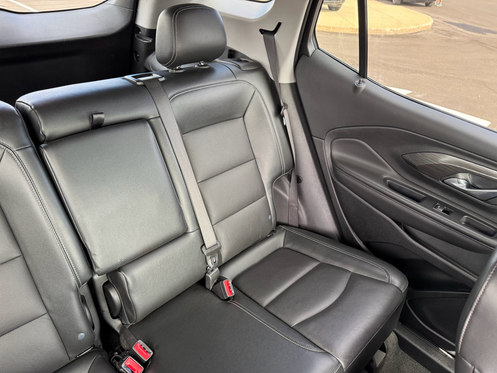 Used 2023 GMC Terrain SLT image 13