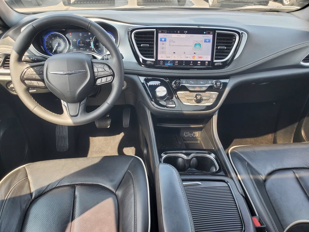 Used 2025 Chrysler Pacifica Limited FWD image 22