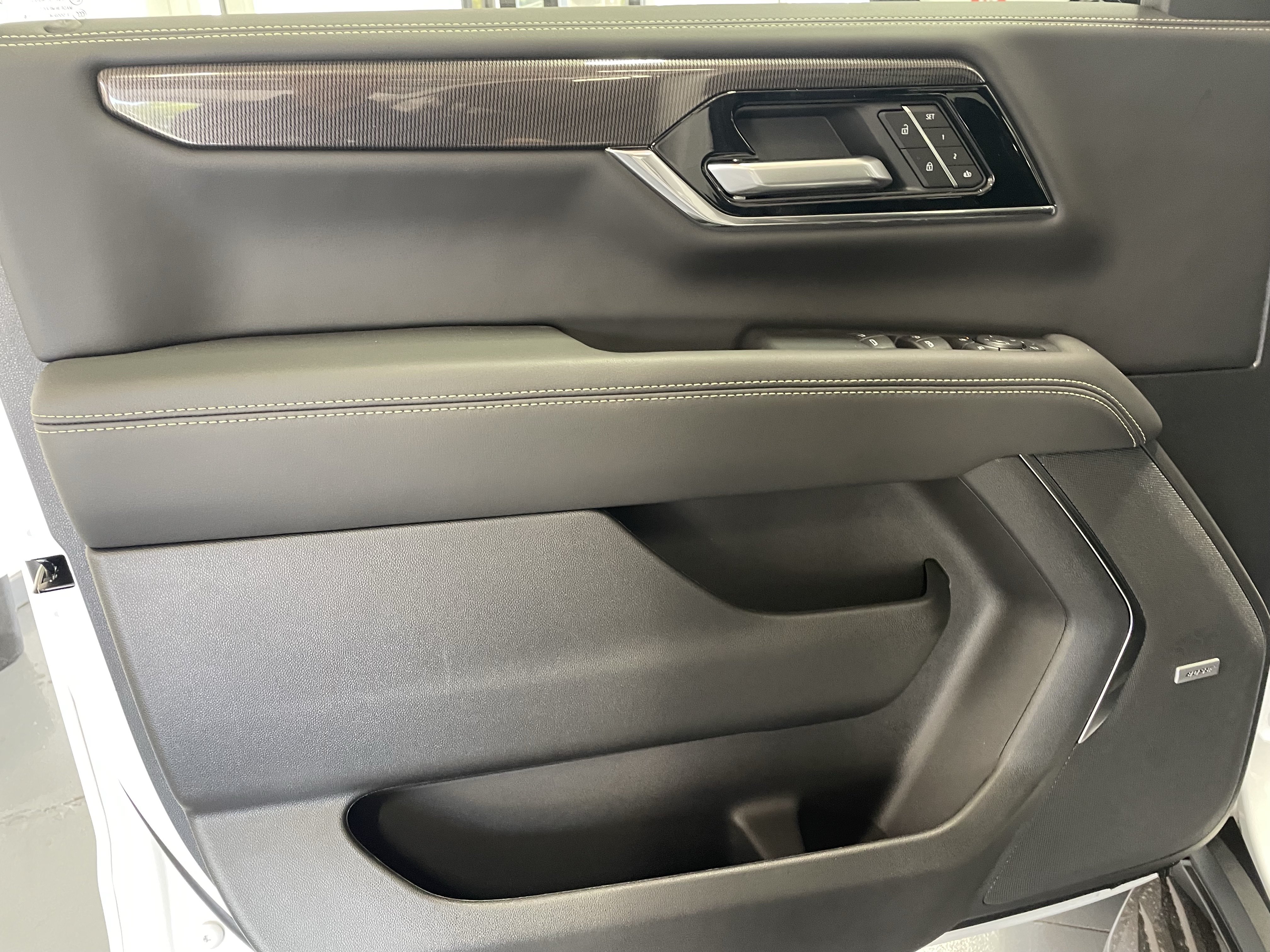 New 2026 GMC Yukon Elevation w/ Elevation Premium Package AWD/4WD image 15