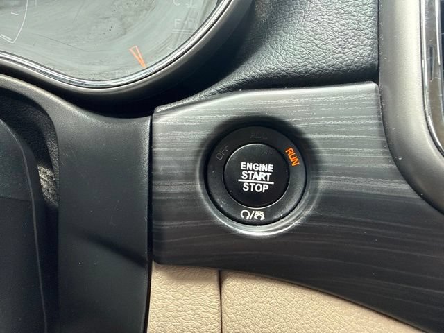 Used 2021 Jeep Grand Cherokee Laredo AWD/4WD image 21