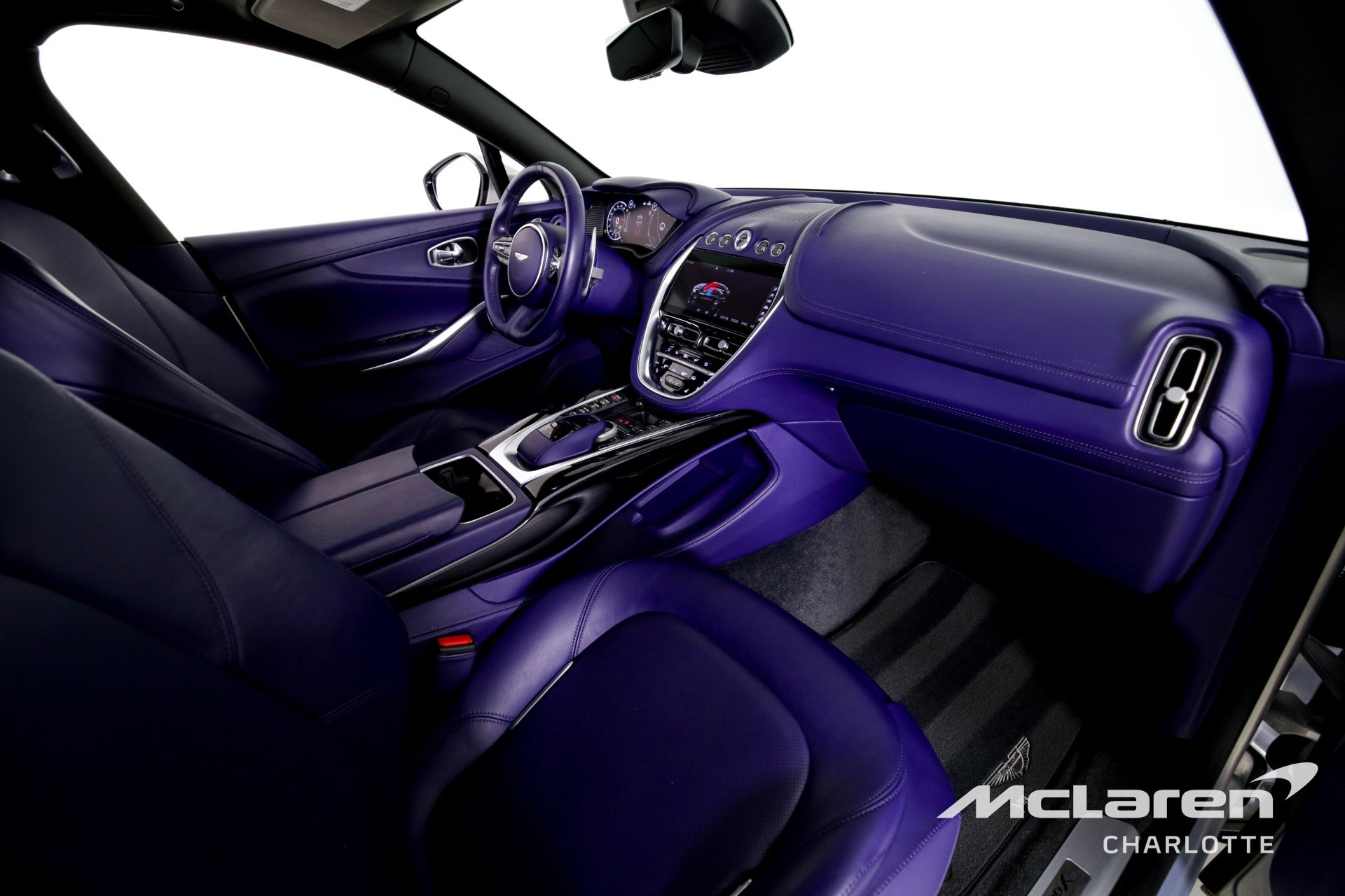 Used 2021 Aston Martin DBX image 29