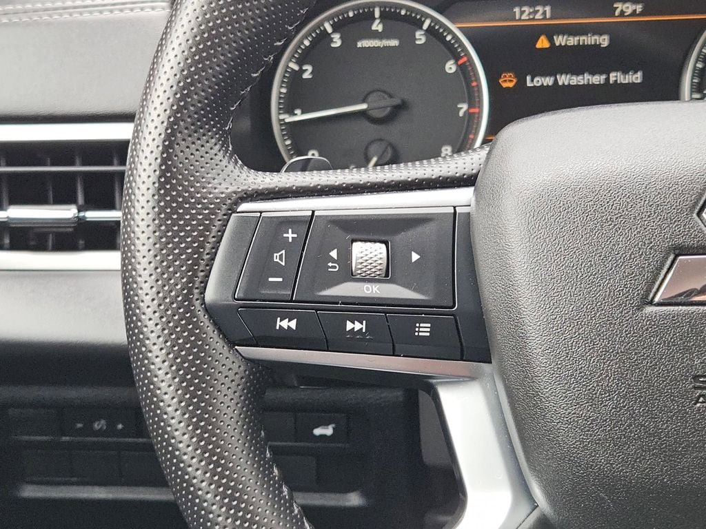Used 2025 Mitsubishi Outlander SE AWD/4WD image 25
