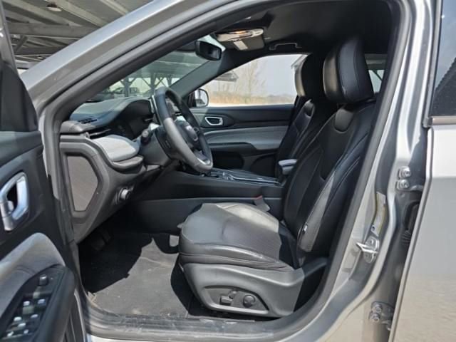 Used 2023 Jeep Compass Latitude image 2