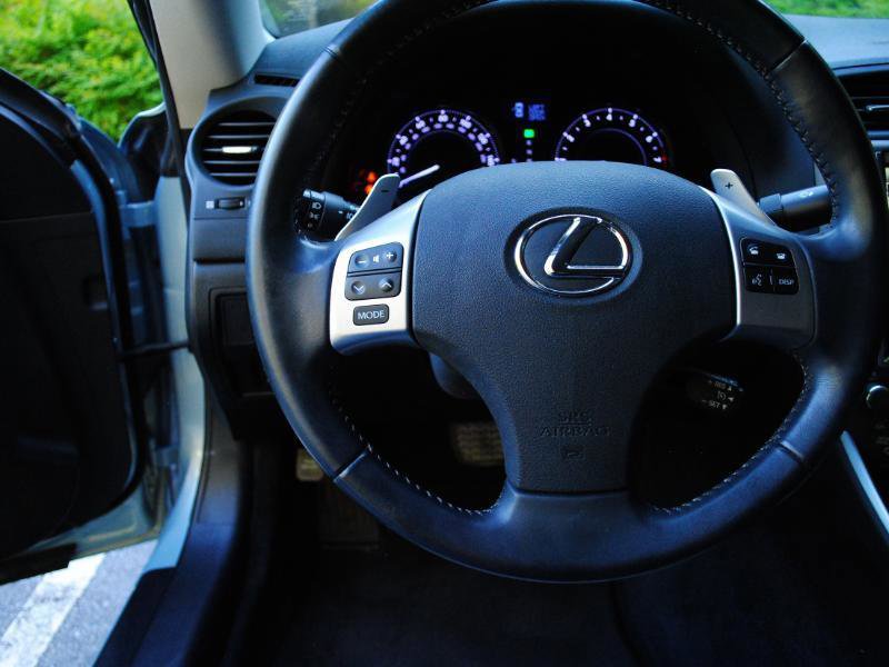 Used 2011 Lexus IS 350C w/ Luxury Pkg RWD image 35