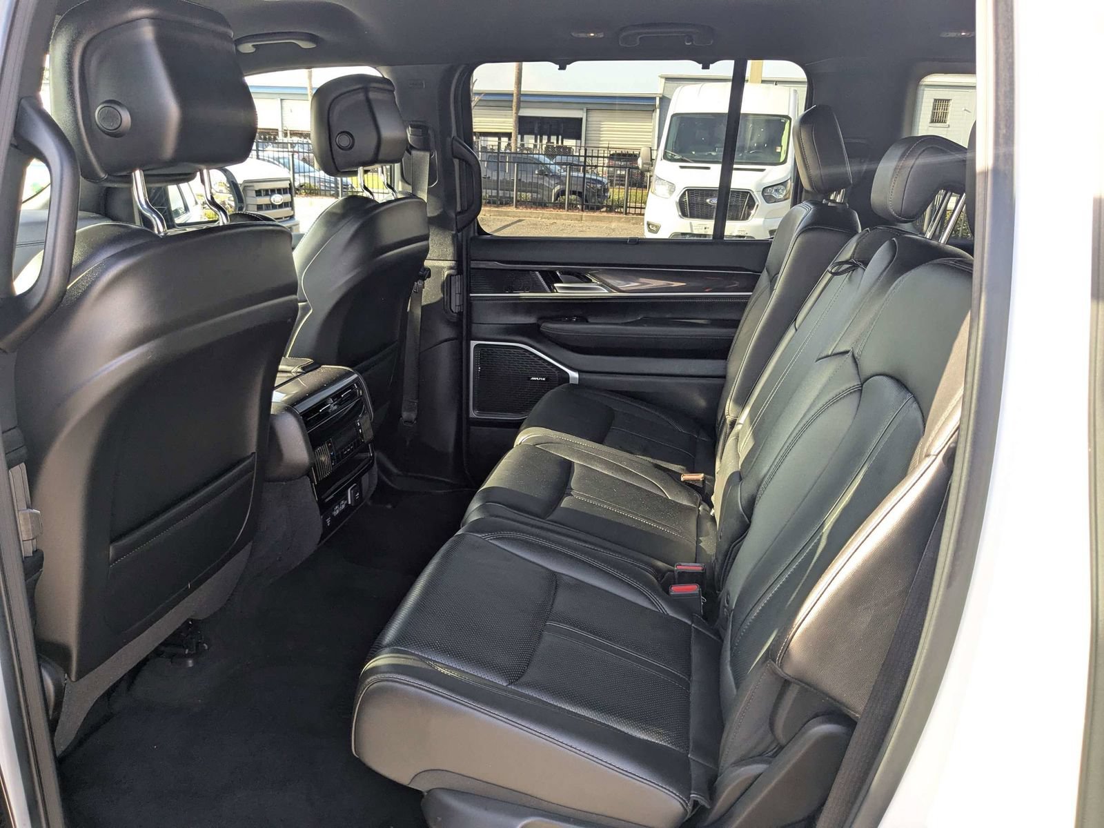 Used 2023 Jeep Wagoneer 4WD w/ Convenience Group I image 14