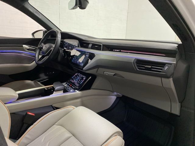 Used 2024 Audi Q8 e-tron Prestige w/ Prestige Package image 25