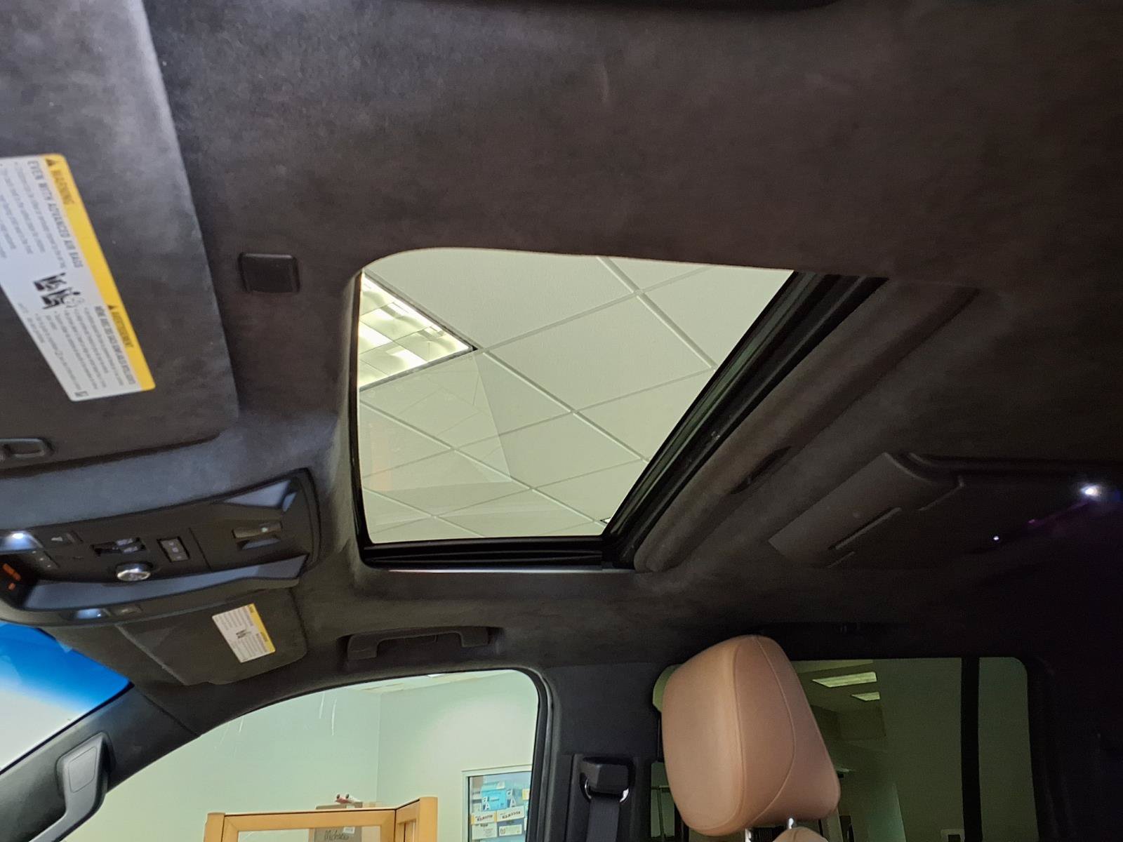 Used 2019 Cadillac Escalade ESV Platinum AWD/4WD image 26