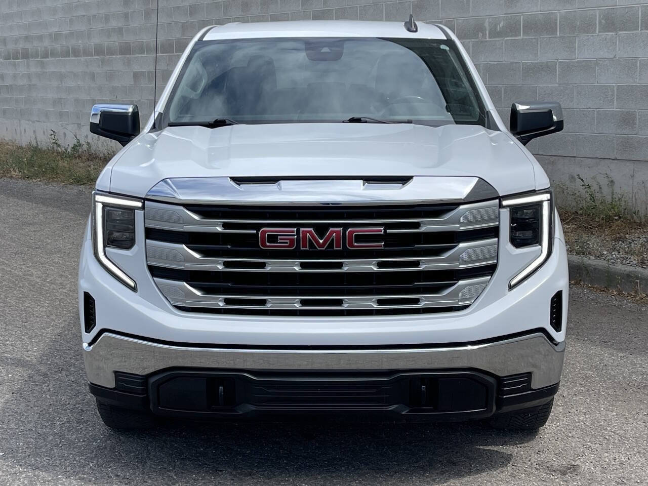 Used 2022 GMC Sierra 1500 SLE AWD/4WD image 2
