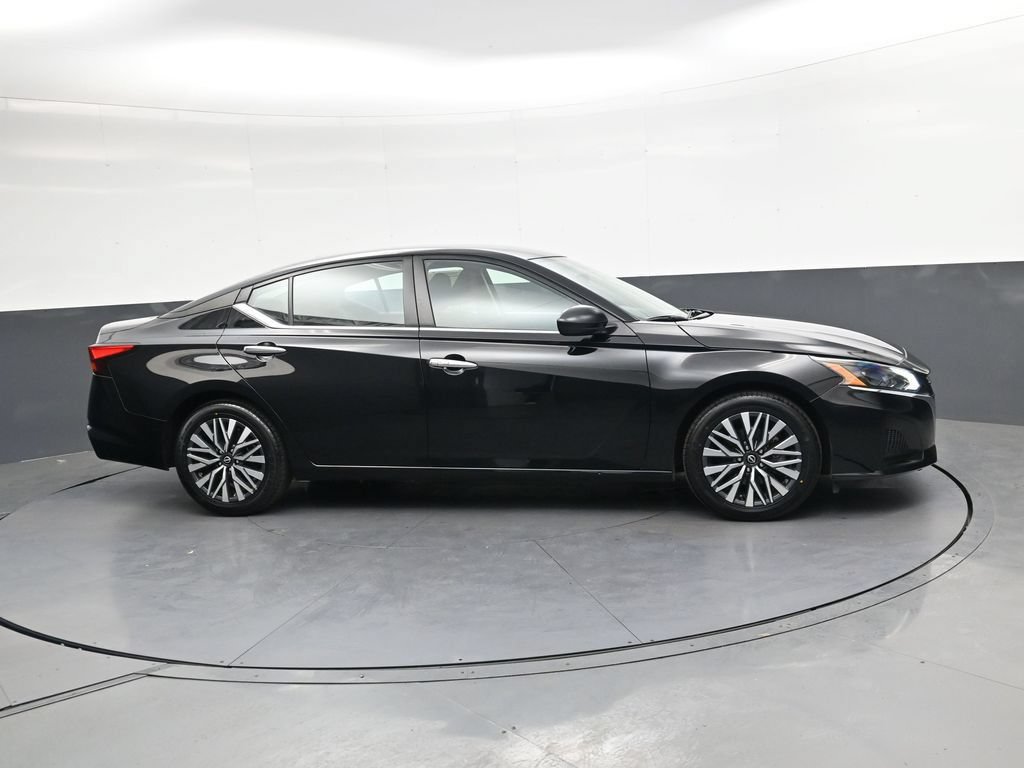 Used 2024 Nissan Altima 2.5 SV FWD image 4