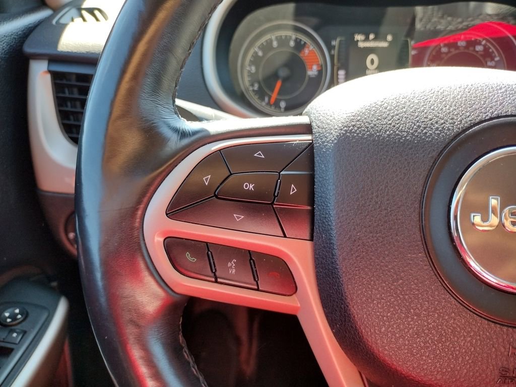 Used 2017 Jeep Cherokee Latitude w/ Cold Weather Group image 23