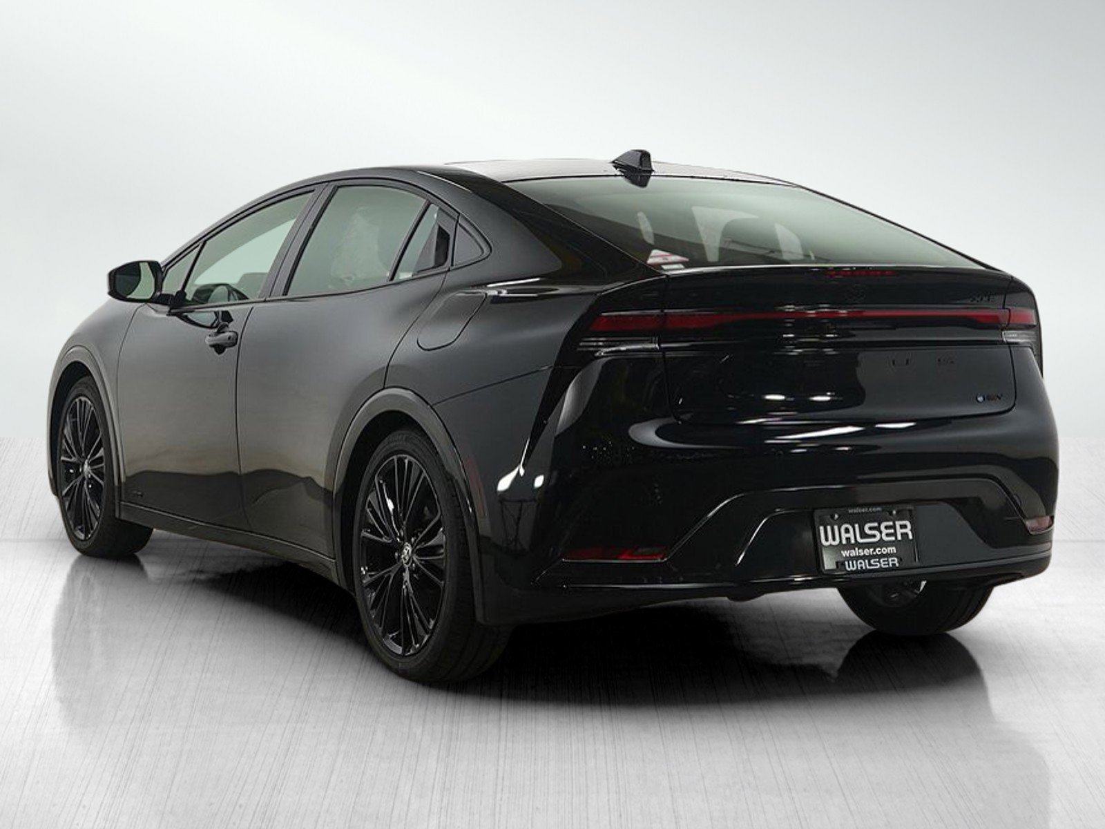 Used 2025 Toyota Prius AWD image 3