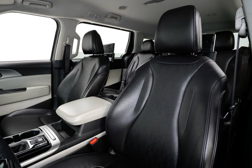 Certified 2022 Kia Carnival LX image 8