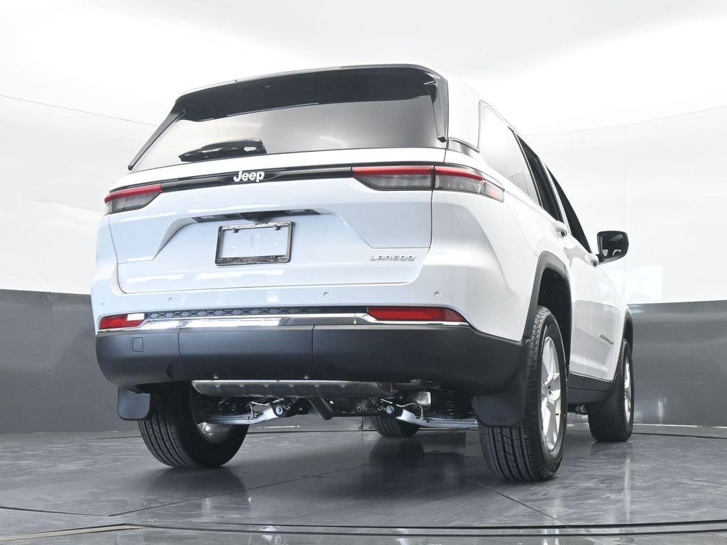 Used 2025 Jeep Grand Cherokee Laredo X RWD image 55