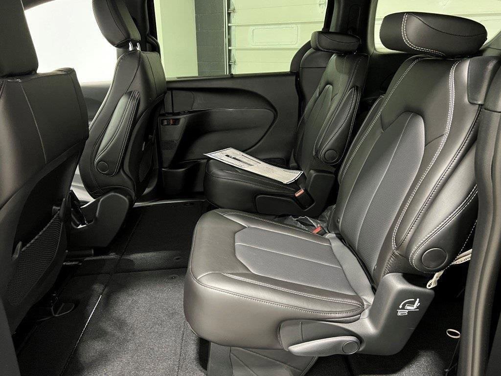 New 2026 Chrysler Voyager LX image 24