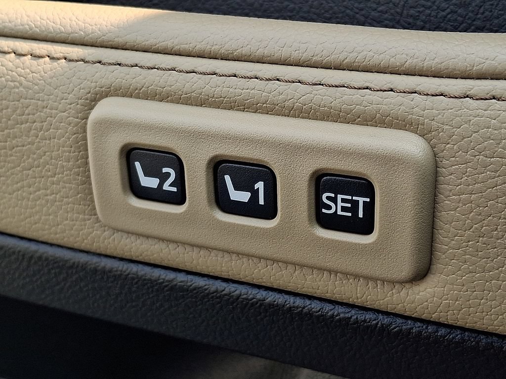 Used 2022 Toyota 4Runner Limited AWD/4WD image 26