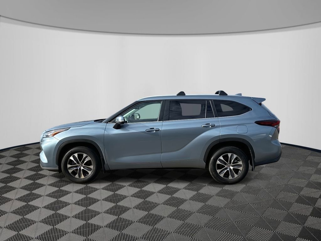 Used 2024 Toyota Highlander XLE image 4