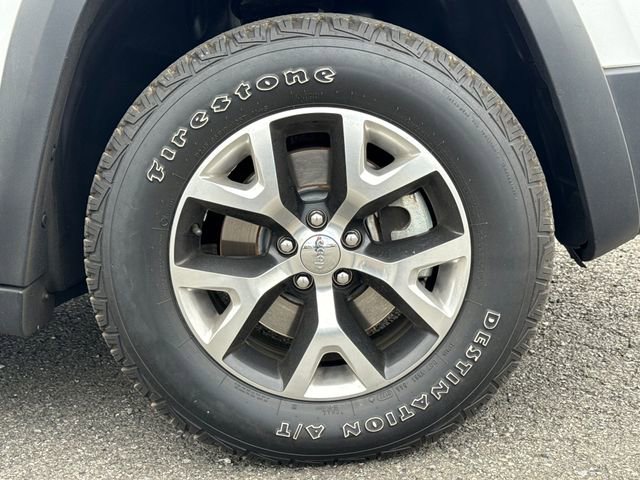 Used 2016 Jeep Cherokee Trailhawk image 9