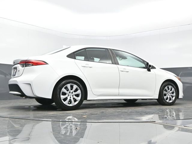 Used 2022 Toyota Corolla LE image 25