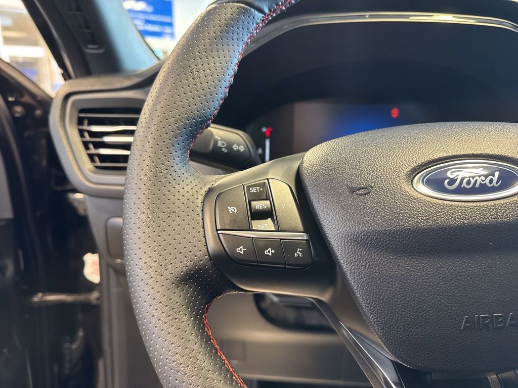 Used 2025 Ford Escape ST-Line image 17