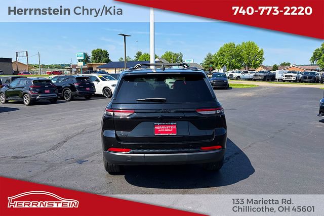 Used 2023 Jeep Grand Cherokee Altitude AWD/4WD image 26
