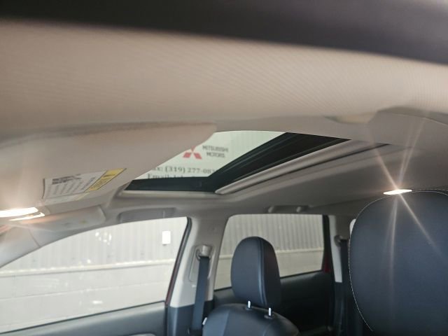 Used 2019 Mitsubishi Outlander AWD image 19