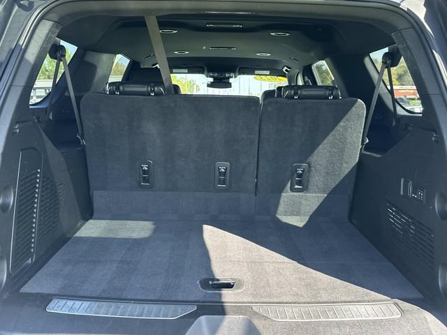 Used 2023 Chevrolet Suburban Premier image 17