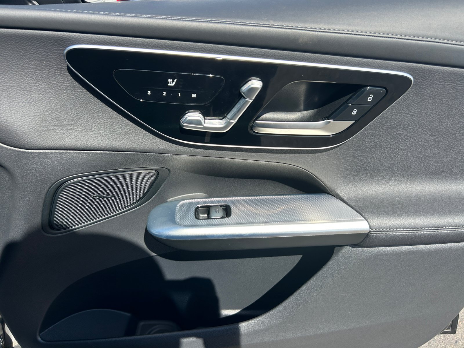 Used 2025 Mercedes-Benz GLC 300 image 16