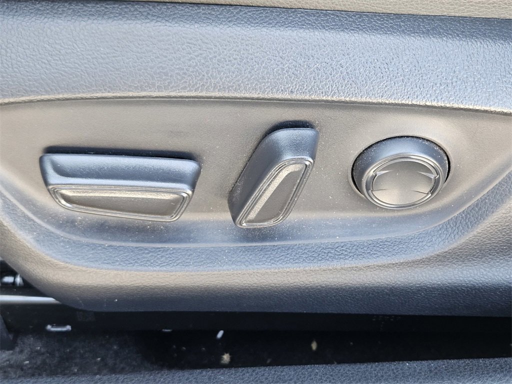 Used 2024 Toyota Camry SE image 15