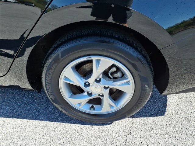 Used 2023 Hyundai Elantra SE FWD image 8