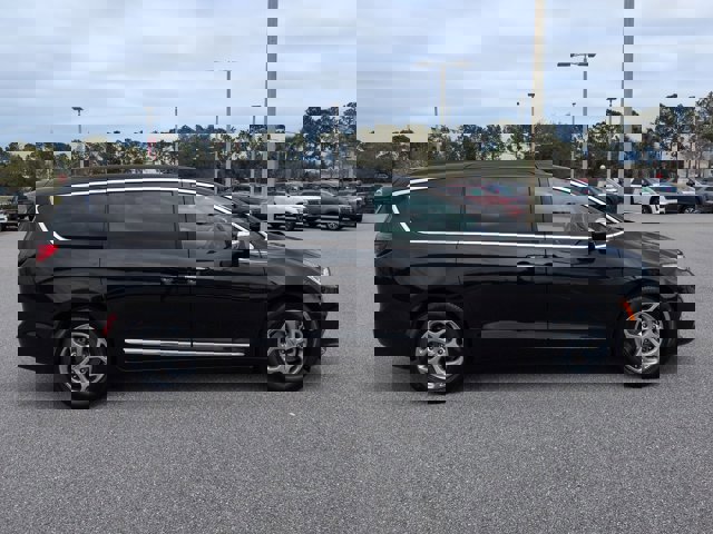 Used 2022 Chrysler Pacifica Limited image 4