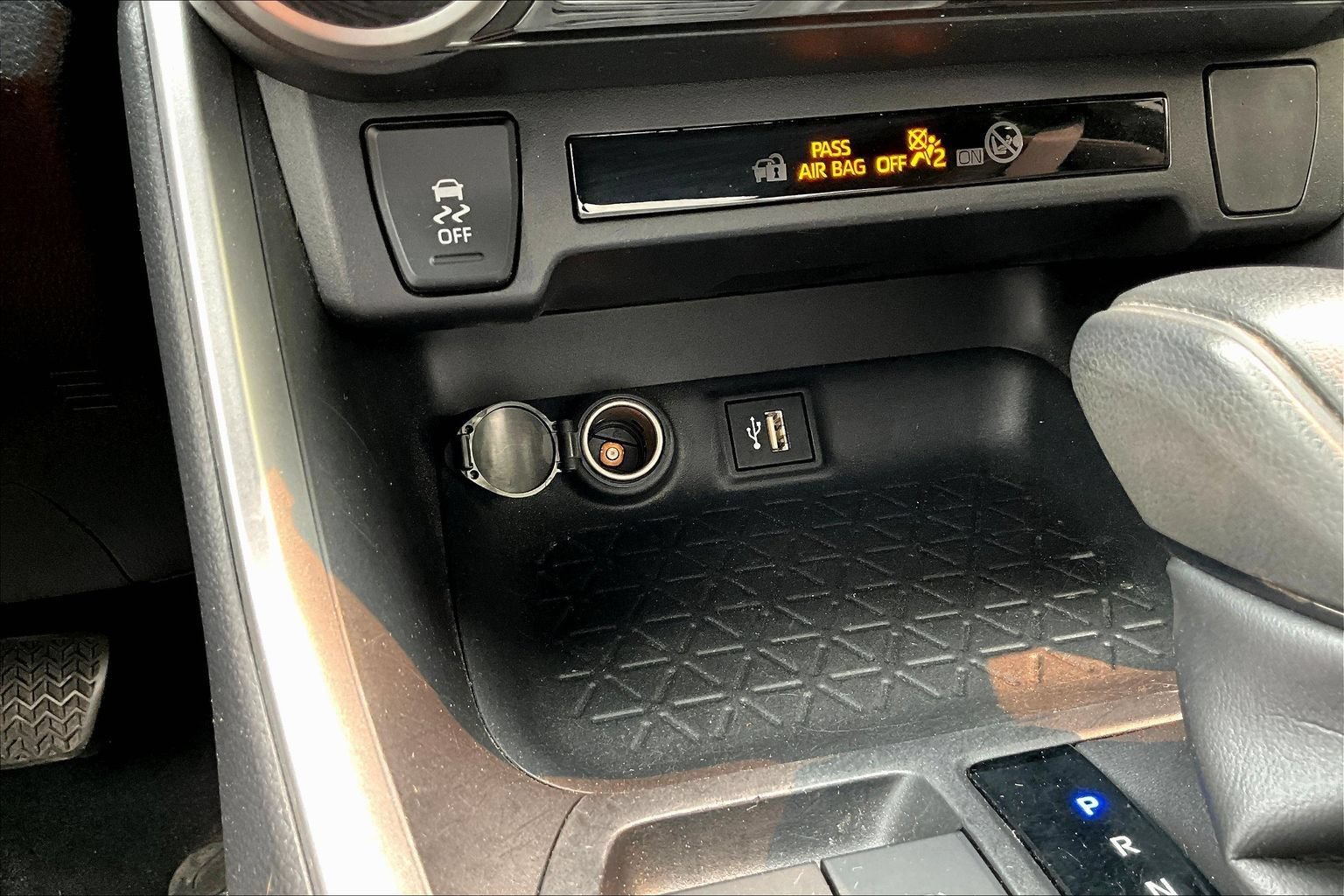 Used 2023 Toyota RAV4 XLE AWD/4WD image 14