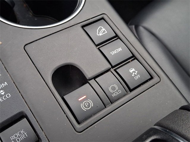 Used 2023 Toyota Highlander XLE image 28