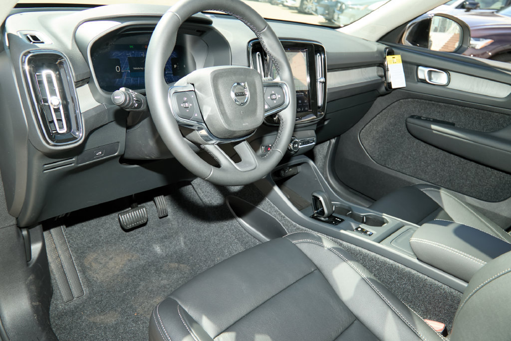 New 2026 Volvo XC40 B5 Core w/ Climate Package AWD/4WD image 12