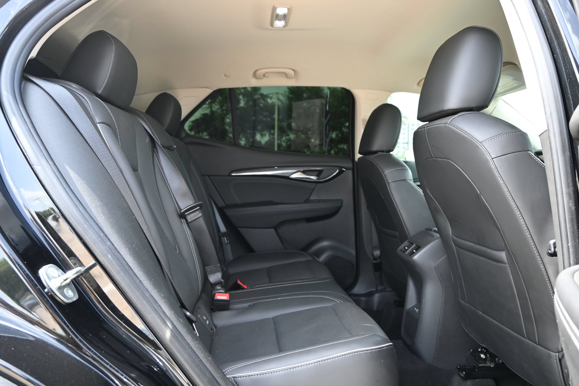 Used 2023 Buick Envision Essence FWD image 23