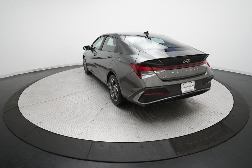 Used 2025 Hyundai Elantra Sport image 33
