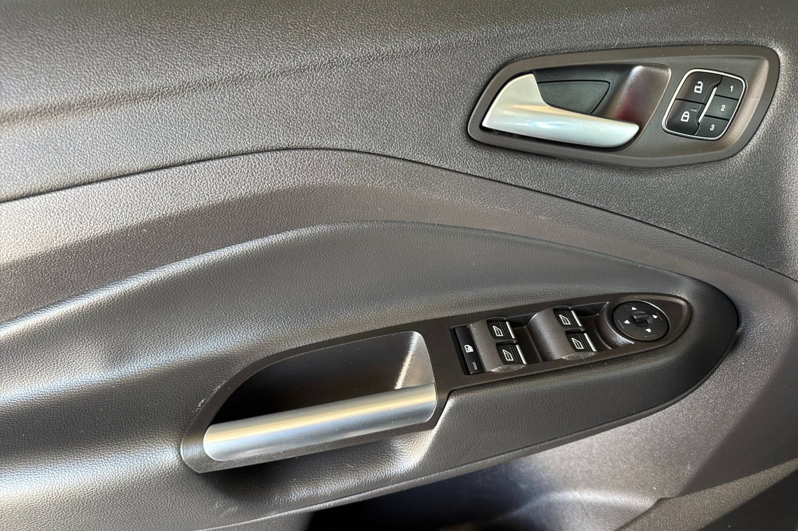 Used 2017 Ford Escape Titanium AWD/4WD image 11