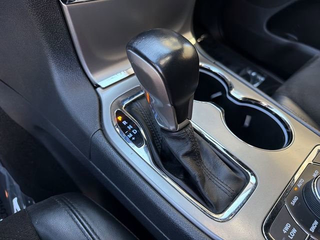 Used 2020 Jeep Grand Cherokee Laredo w/ Quick Order Package 2BN North image 16