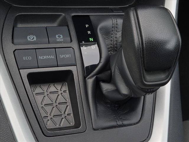 Used 2024 Toyota RAV4 XLE w/ Convenience Package FWD image 11