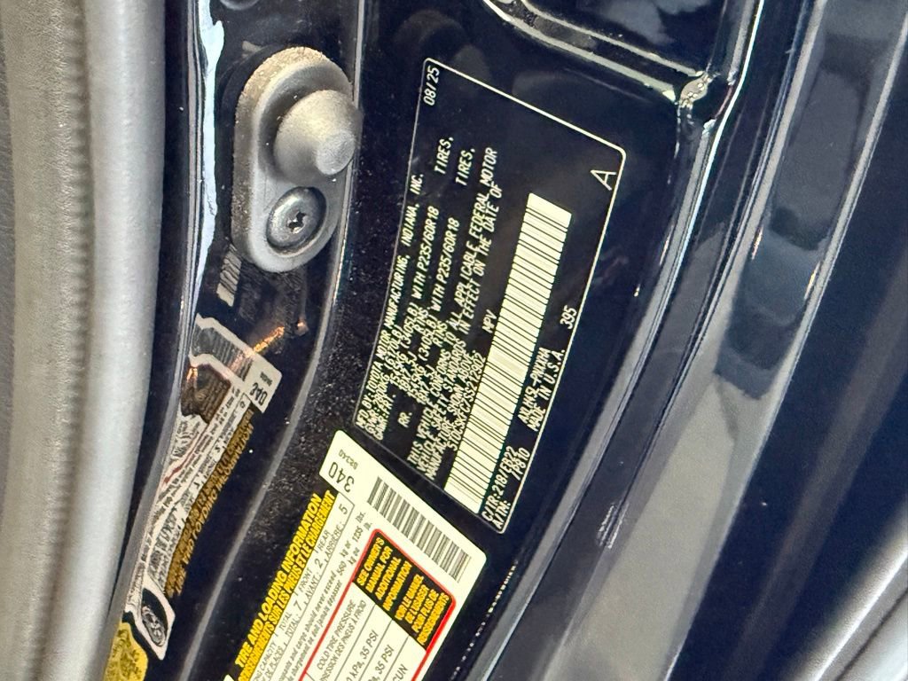 Certified 2025 Toyota Sienna XLE Woodland Edition image 38