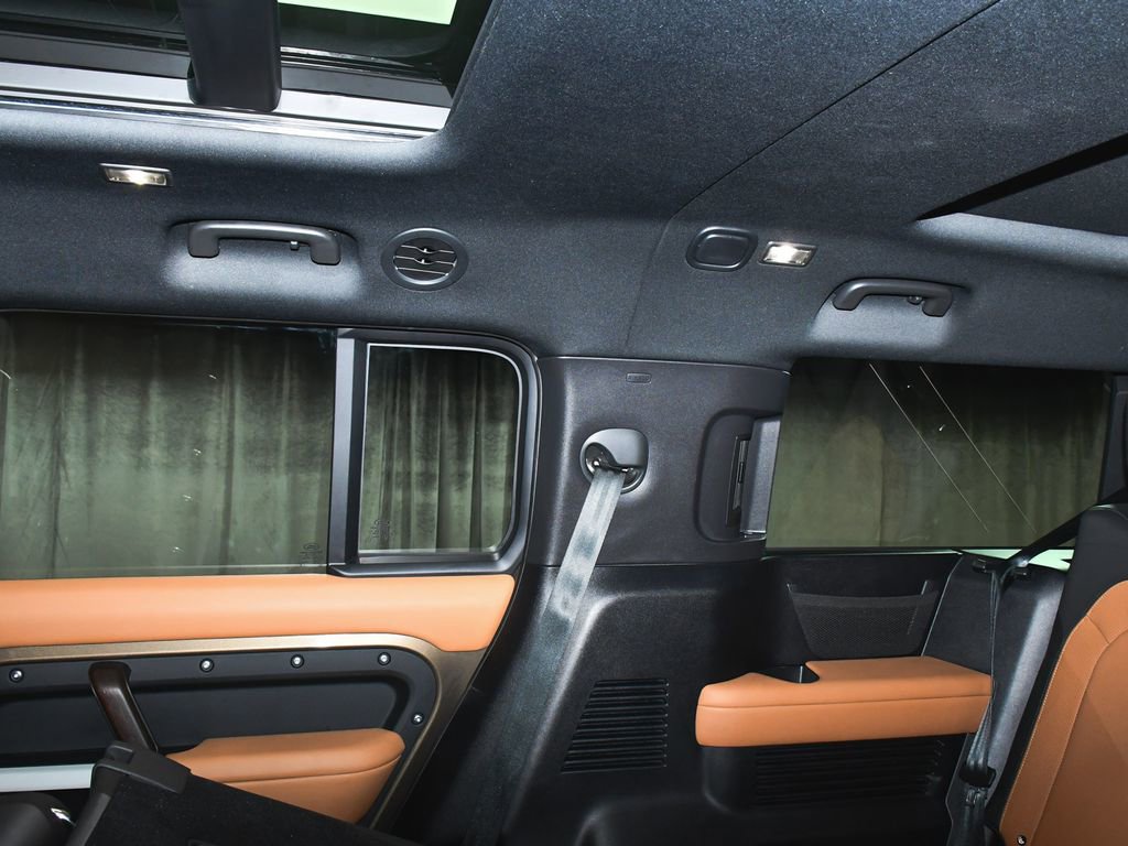 Used 2024 Land Rover Defender 130 X-Dynamic SE image 58