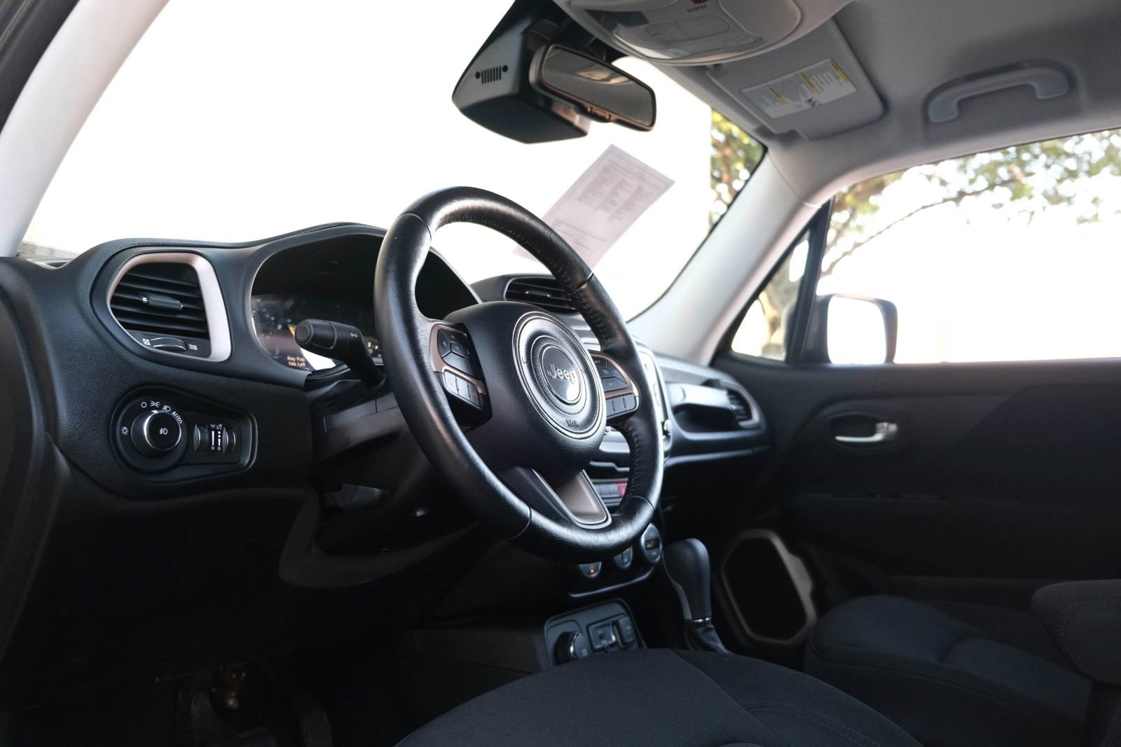Used 2017 Jeep Renegade Latitude image 20