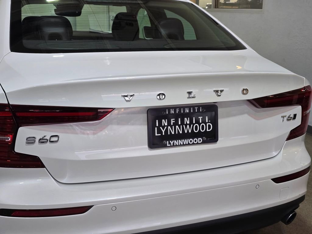 Used 2021 Volvo S60 T6 Momentum w/ Premium Package image 25