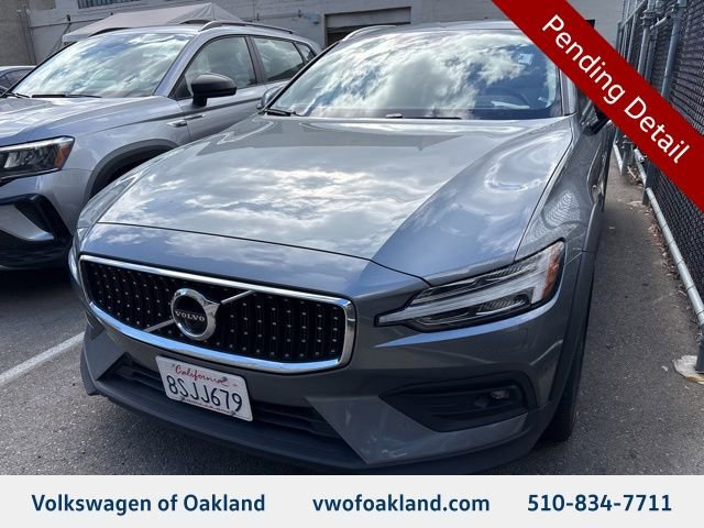 Used 2020 Volvo V60 T5 Cross Country w/ Protection Package Premier image 1